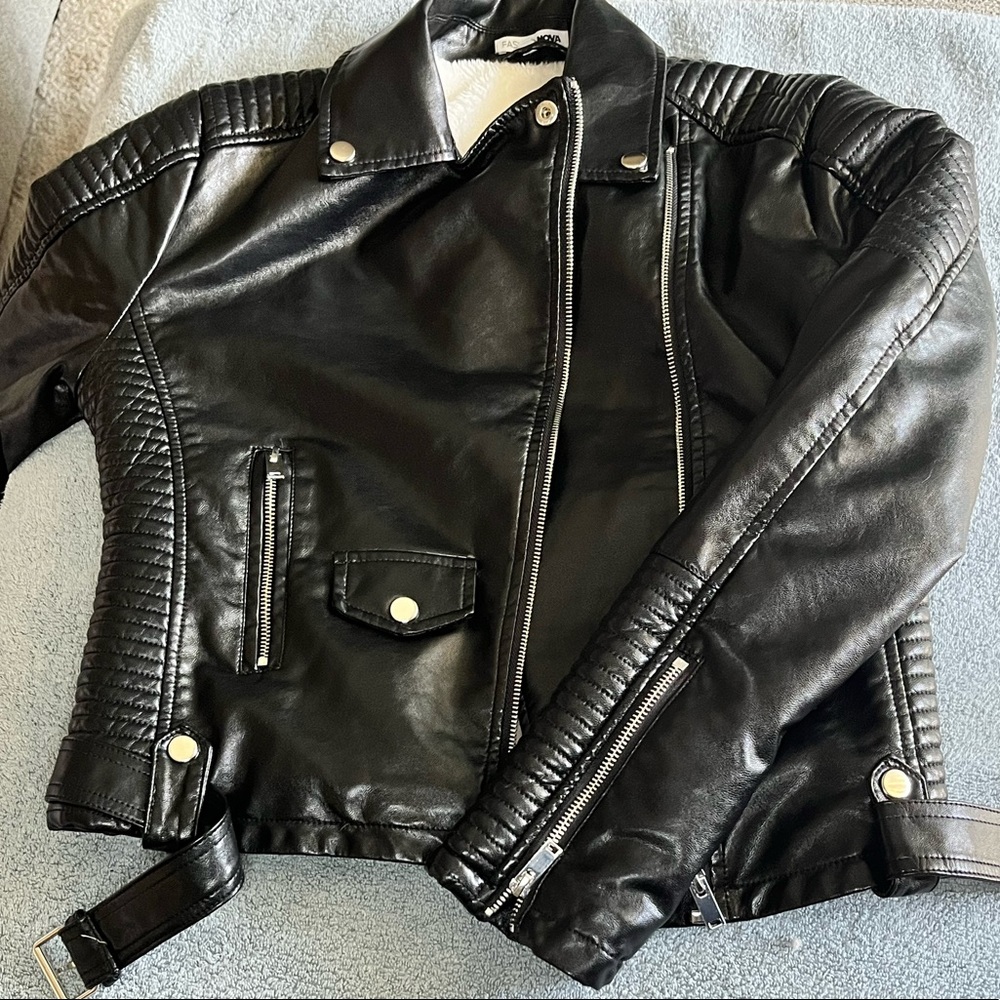 Leather jacket. Brand new. Size Large